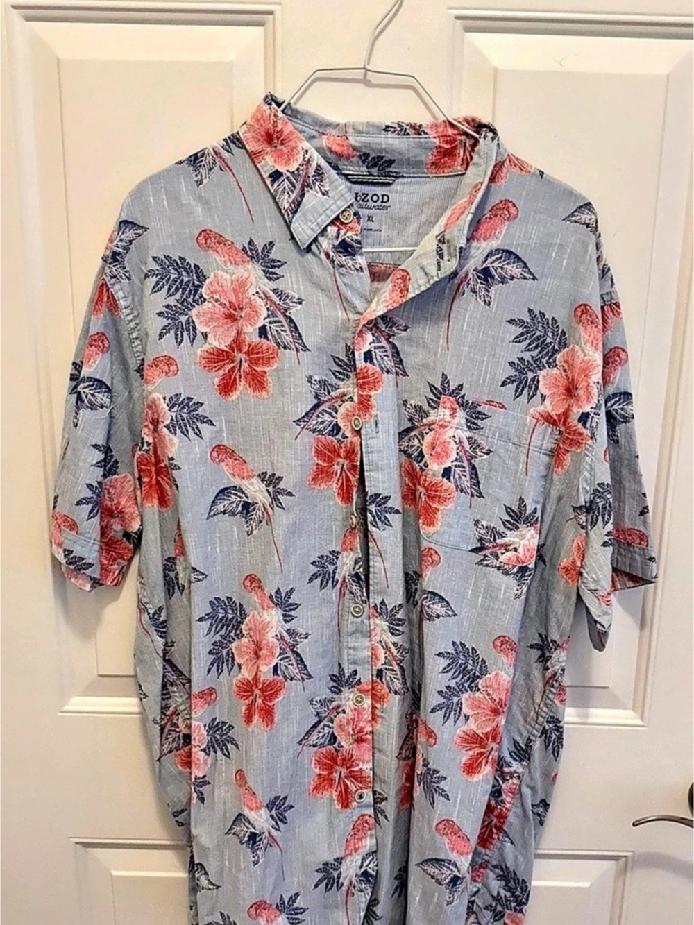 IZOD Floral Button Down in Blue & Red Size XL Like New
